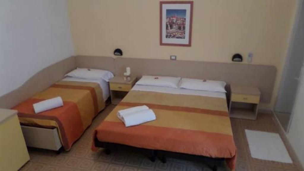 Hotel Sorriso San Mauro Mare Quarto foto